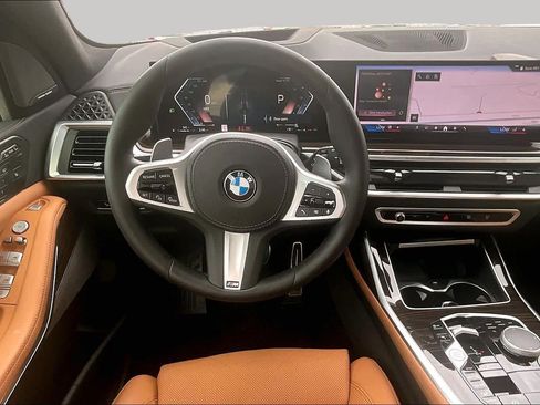 Used 2025 BMW X7 xDrive40i w/ M Sport Package AWD/4WD image 5