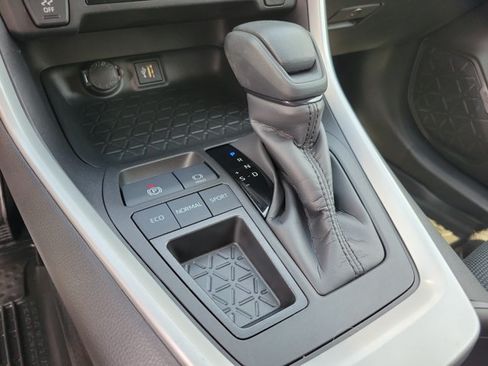 Used 2023 Toyota RAV4 LE FWD image 12