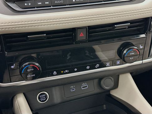 Used 2023 Nissan Rogue SL AWD/4WD image 23