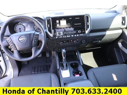 Used 2025 Nissan Frontier SV w/ SV Convenience Package image 32
