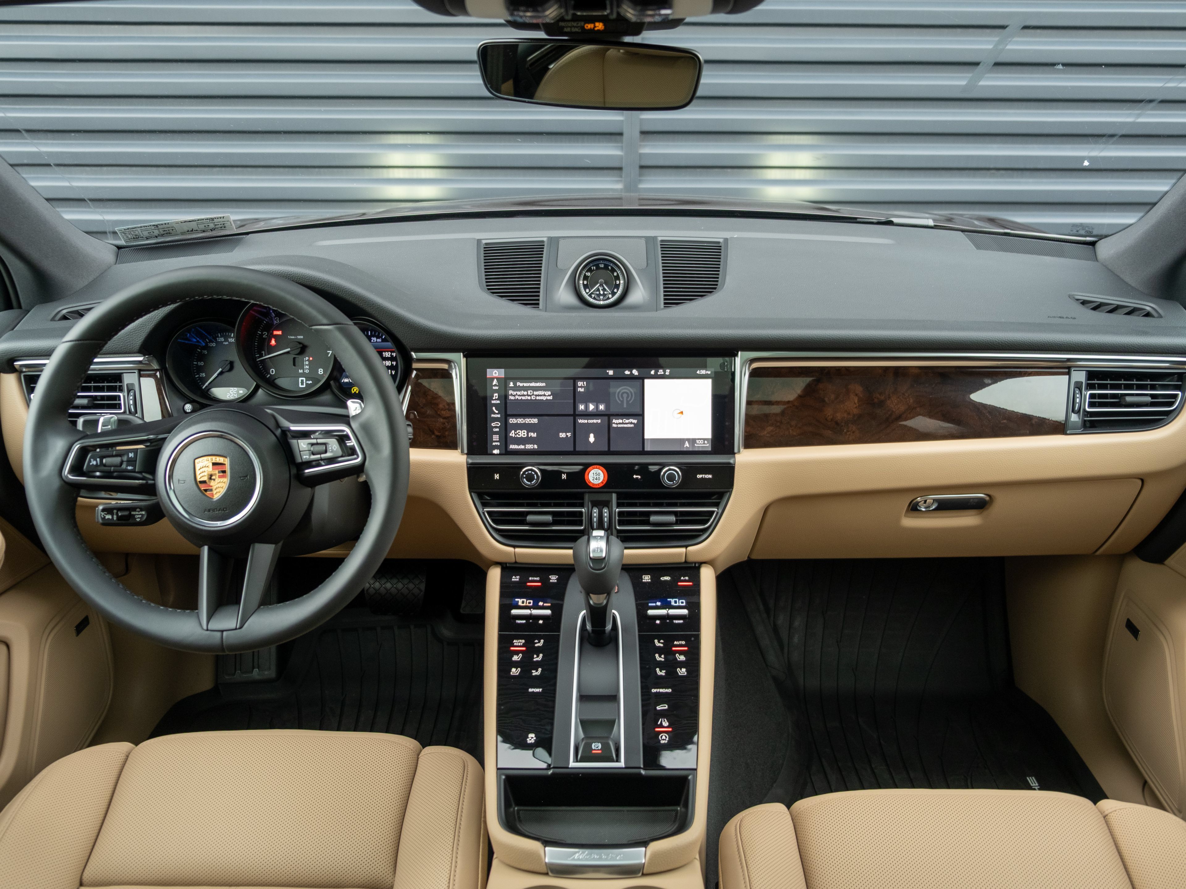 Certified 2026 Porsche Macan AWD/4WD image 6