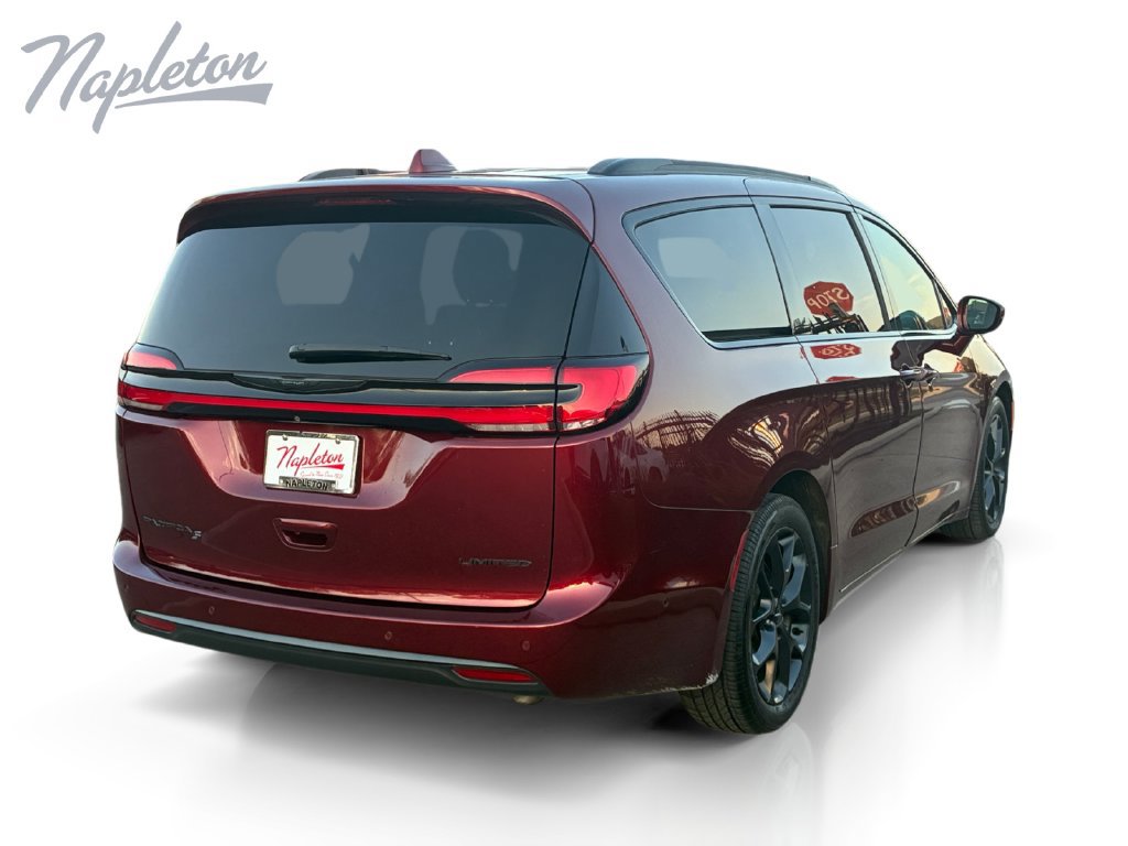 Used 2022 Chrysler Pacifica Limited w/ Uconnect Theater Family Group FWD image 5