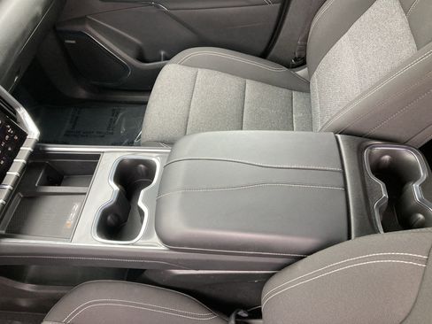 Used 2025 GMC Acadia Elevation image 24