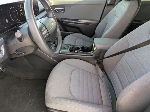 Certified 2025 Kia K4 EX image 24