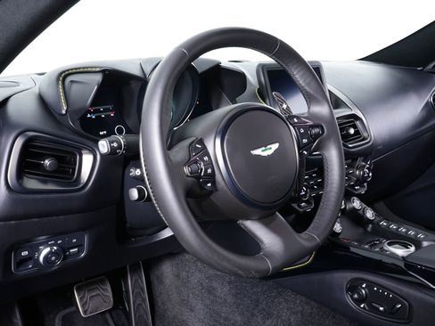 Used 2023 Aston Martin V8 Vantage Base image 5
