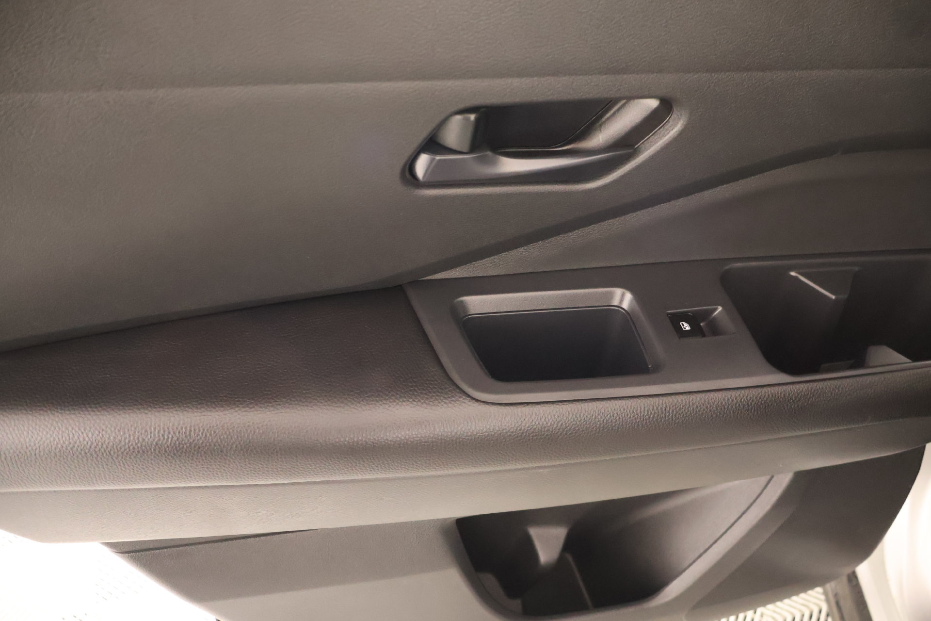 Used 2024 Nissan Pathfinder SV FWD image 17
