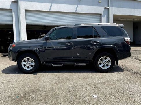 Used 2024 Toyota 4Runner SR5 Premium w/ Moonroof Package AWD/4WD image 8