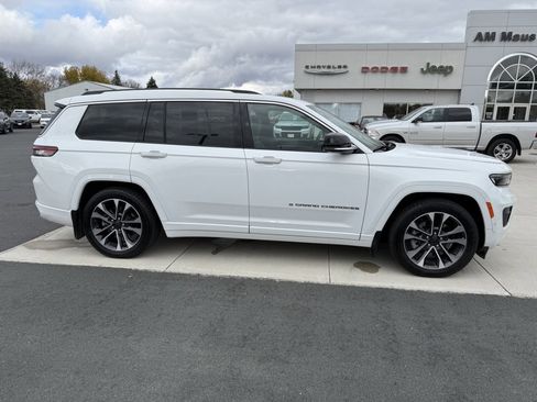 Used 2023 Jeep Grand Cherokee L Overland w/ Advanced Protech Group III image 9