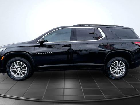 Used 2023 Chevrolet Traverse LT FWD image 3
