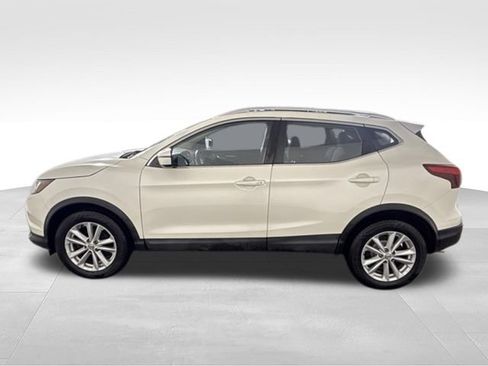 Used 2017 Nissan Rogue Sport SV AWD/4WD image 5