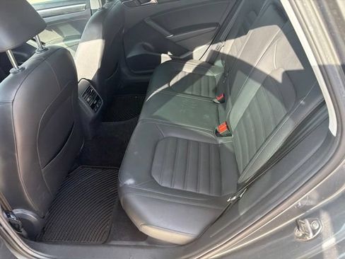 Used 2017 Volkswagen Passat 1.8T SEL Premium FWD image 6