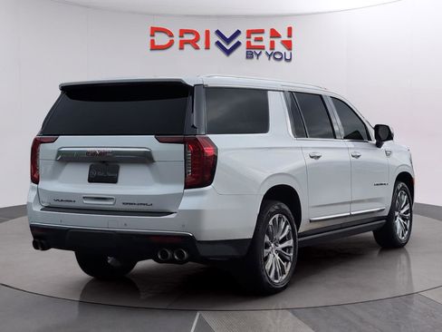 Used 2022 GMC Yukon XL Denali AWD/4WD image 5
