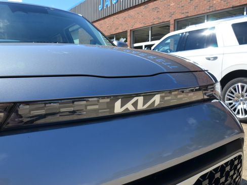 Used 2025 Kia Soul LX w/ LX Technology Package FWD image 8