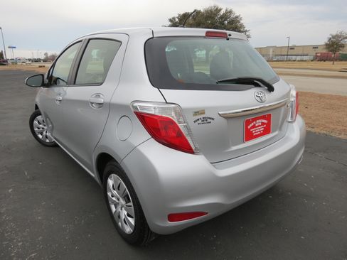 Used 2014 Toyota Yaris L image 5