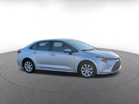 Used 2025 Toyota Corolla LE image 2