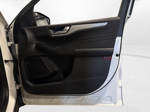 Used 2024 Ford Escape Platinum image 41