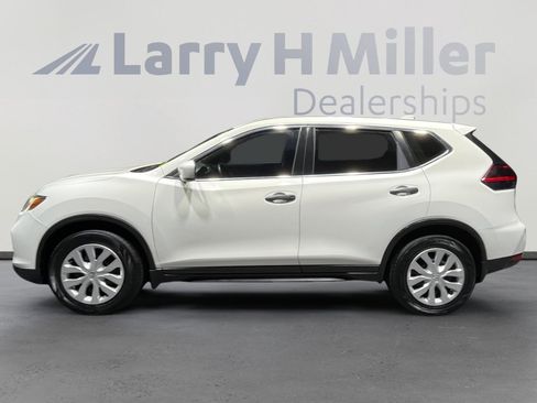 Used 2019 Nissan Rogue S image 2