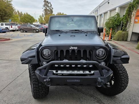 Used 2014 Jeep Wrangler Unlimited Sahara w/ Connectivity Group AWD/4WD image 6