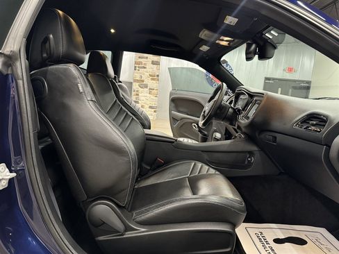 Used 2016 Dodge Challenger SRT Hellcat RWD image 32