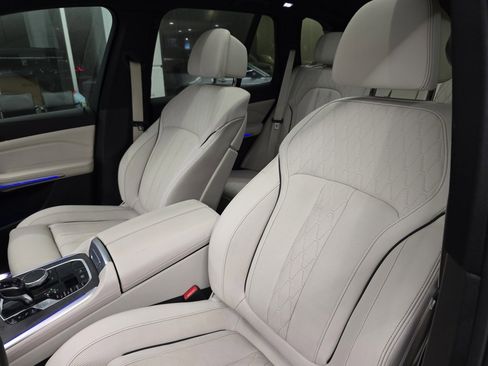 Used 2021 BMW X5 M50i w/ Premium Package image 18