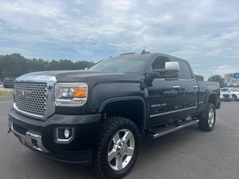 Used 2016 GMC Sierra 2500 Denali w/ Duramax Plus Package AWD/4WD image 1