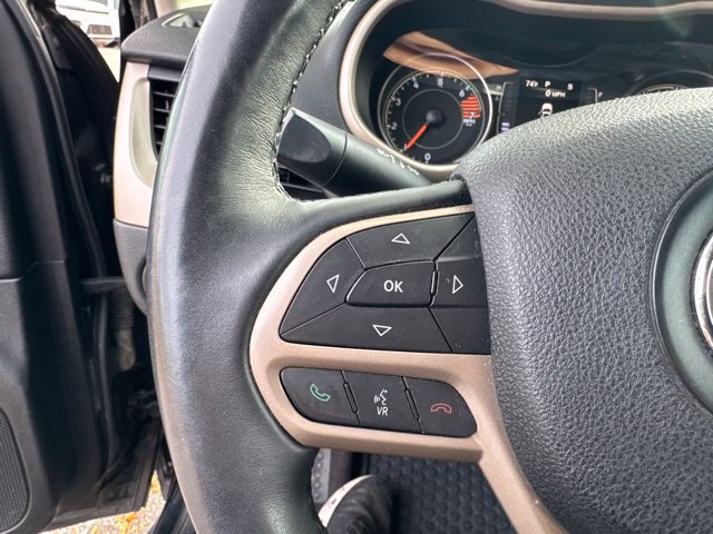 Used 2017 Jeep Cherokee 75th Anniversary AWD/4WD image 11