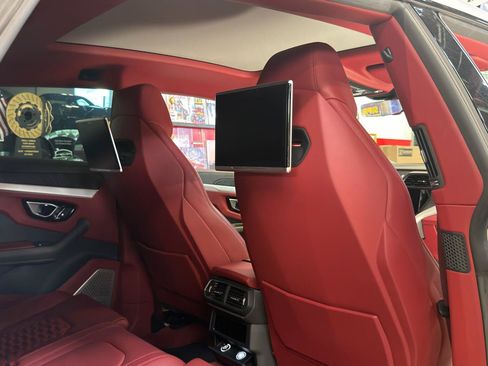 Used 2020 Lamborghini Urus AWD/4WD image 24