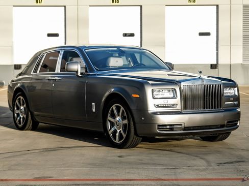 Used 2014 Rolls-Royce Phantom Sedan image 18