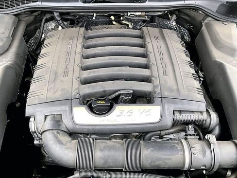 Used 2014 Porsche Cayenne Platinum Edition image 31