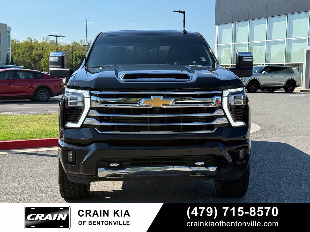 Used 2024 Chevrolet Silverado 2500 High Country w/ High Country Premium Package AWD/4WD image 2