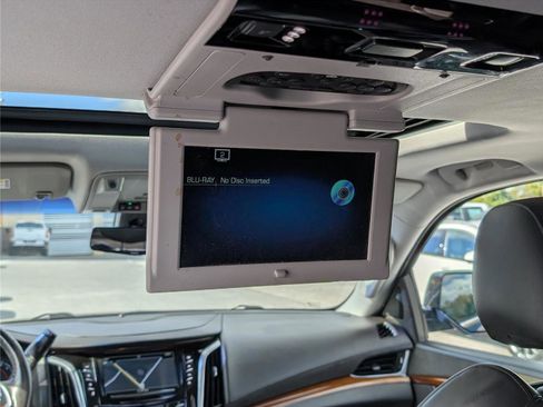 Used 2019 Cadillac Escalade Premium Luxury image 25