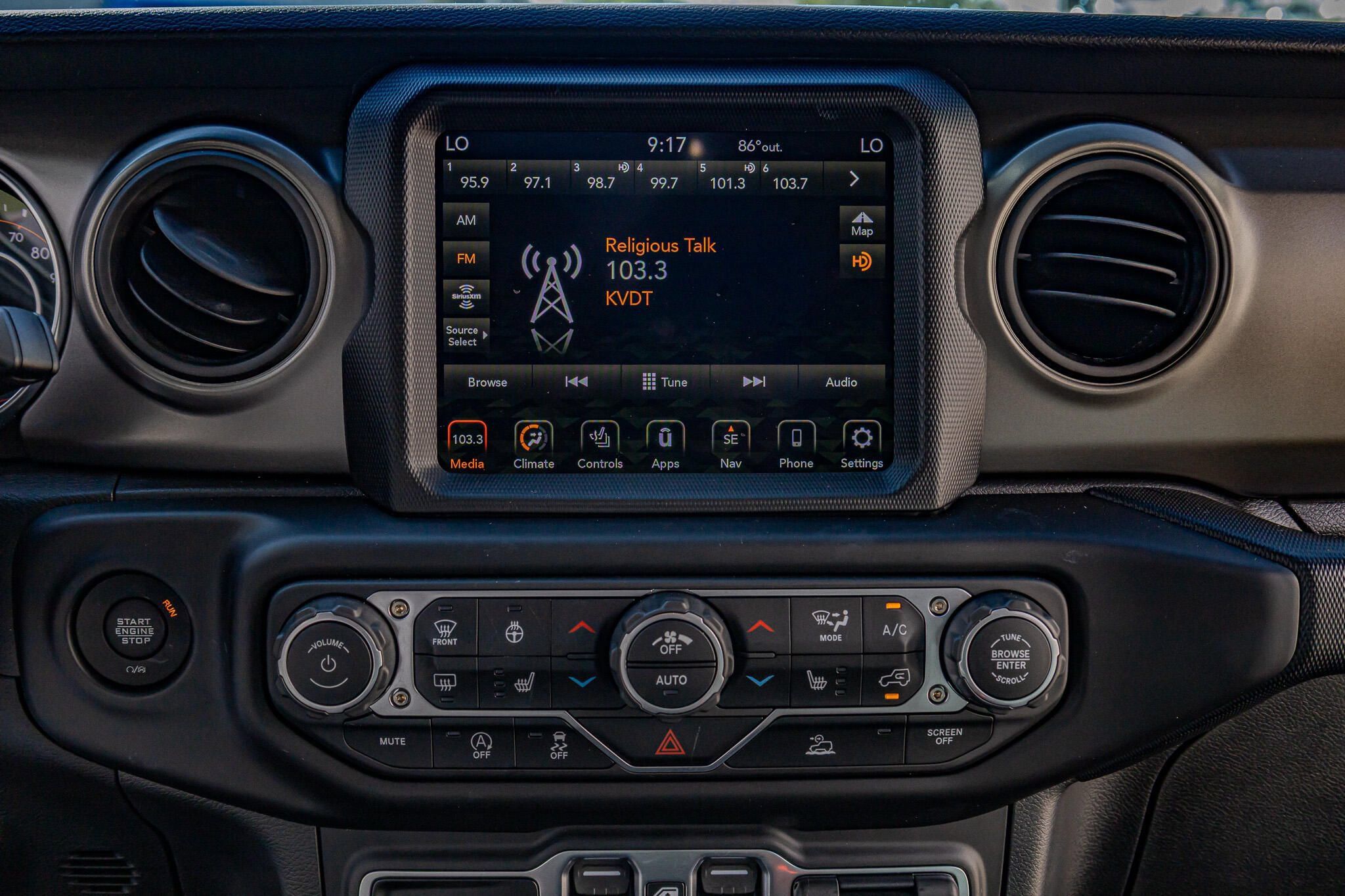 Used 2023 Jeep Gladiator Sport AWD/4WD image 25