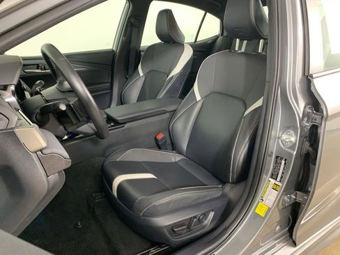 Used 2025 Toyota Camry SE image 28