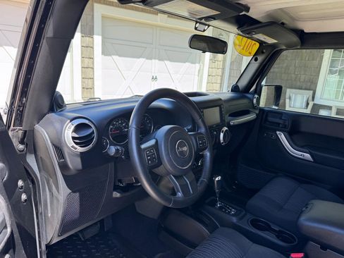 Used 2012 Jeep Wrangler Sahara w/ Connectivity Group AWD/4WD image 13