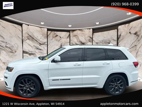 Used 2018 Jeep Grand Cherokee Overland AWD/4WD image 3