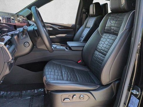 Used 2022 Cadillac Escalade Premium Luxury Platinum w/ Heavy-Duty Trailer Package AWD/4WD image 16