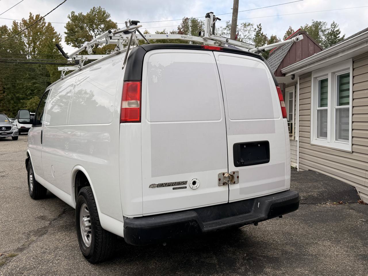 Used 2013 Chevrolet Express 3500 RWD image 5
