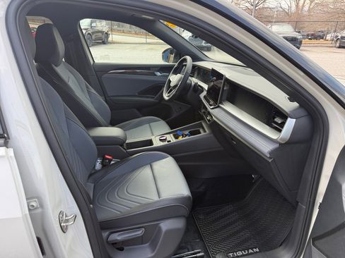 New 2026 Volkswagen Tiguan SE R-Line image 28