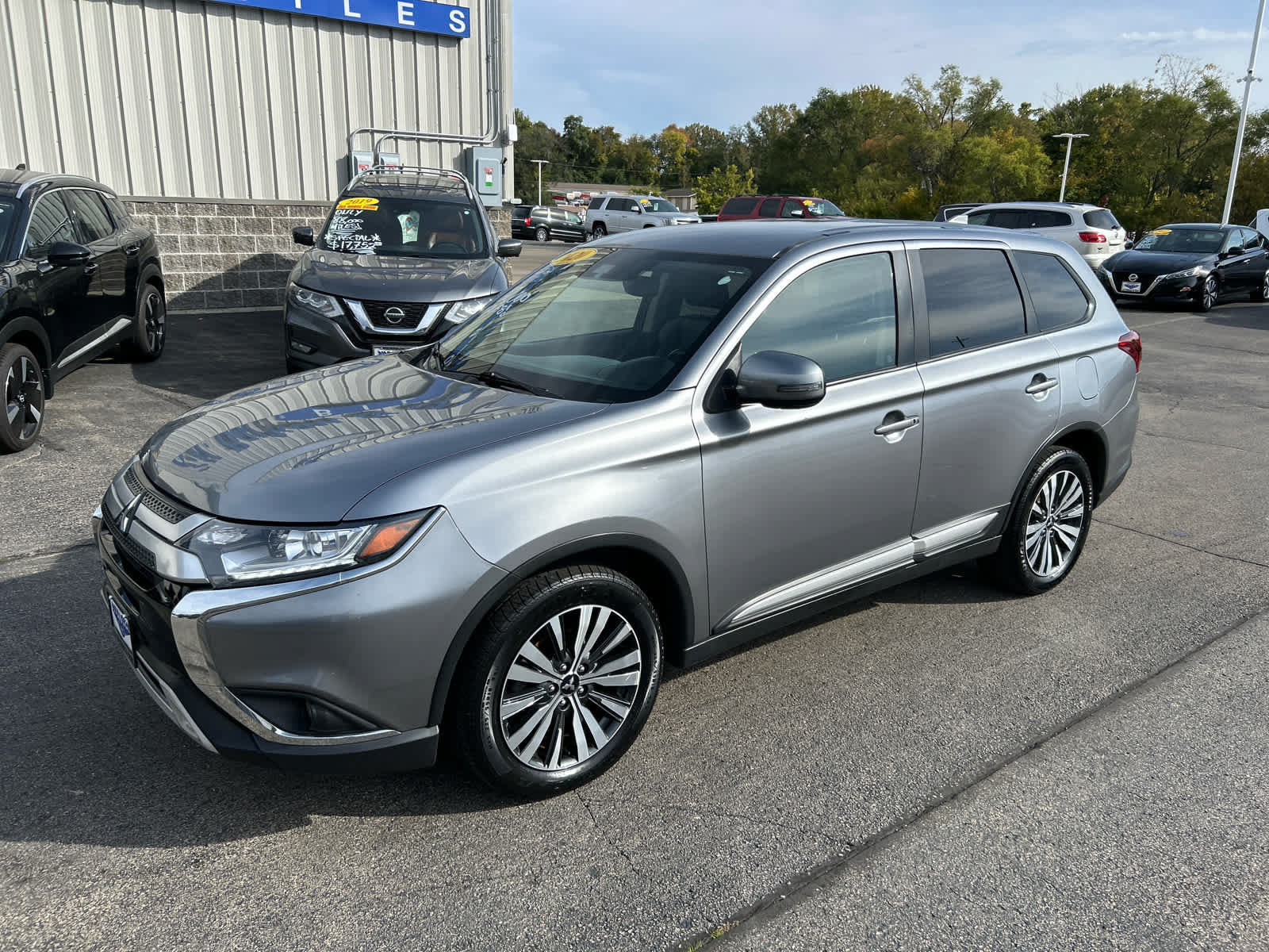 Used 2020 Mitsubishi Outlander SE FWD image 3