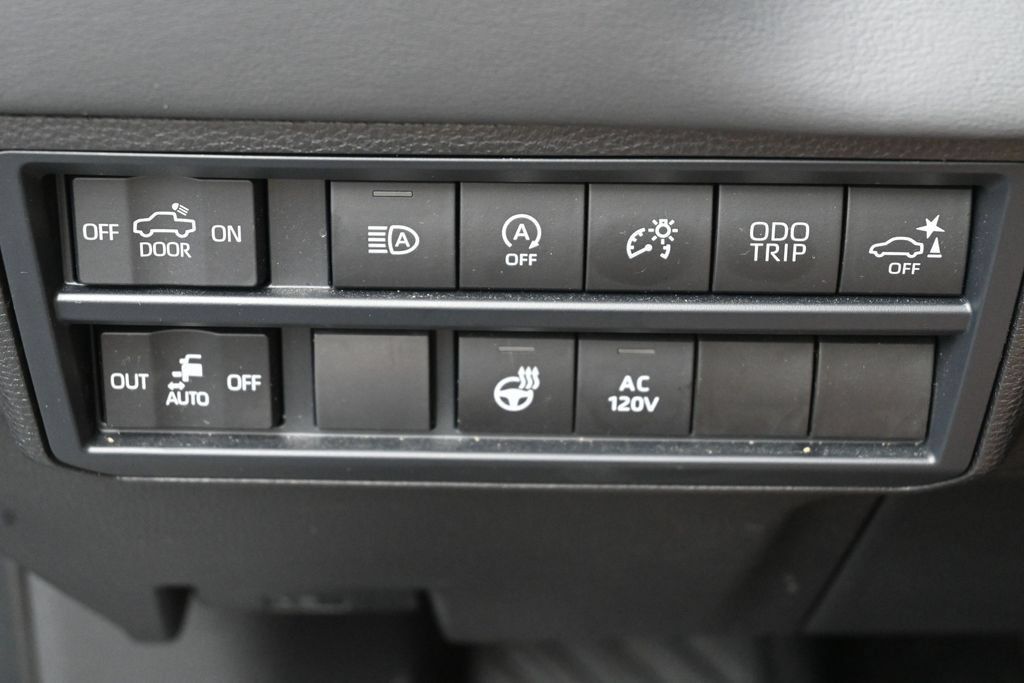 Used 2024 Toyota Tundra Platinum AWD/4WD image 16