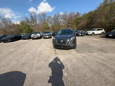 Used 2025 Nissan Rogue SV image 16