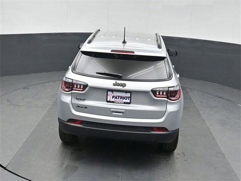 New 2026 Jeep Compass Latitude image 32