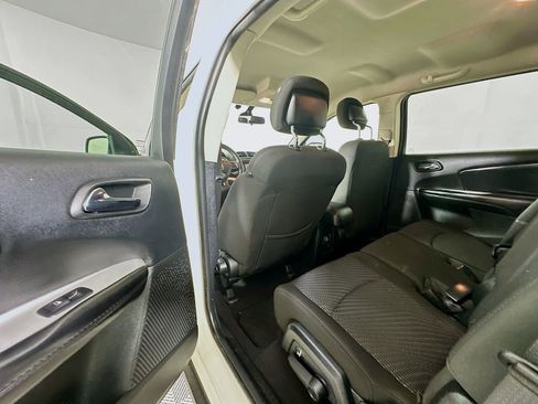 Used 2018 Dodge Journey SE image 17