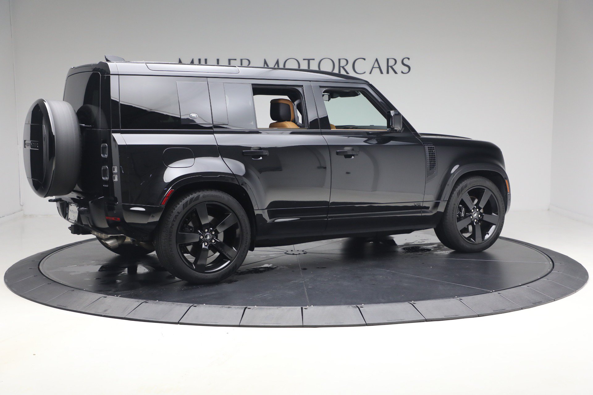 Used 2024 Land Rover Defender 110 V8 AWD/4WD image 8