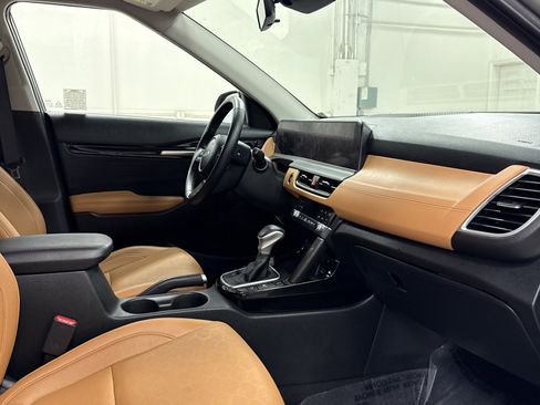 Used 2024 Kia Seltos EX image 22