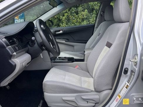 Used 2014 Toyota Camry FWD image 13