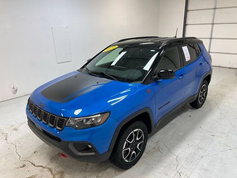 Used 2024 Jeep Compass Trailhawk AWD/4WD image 6