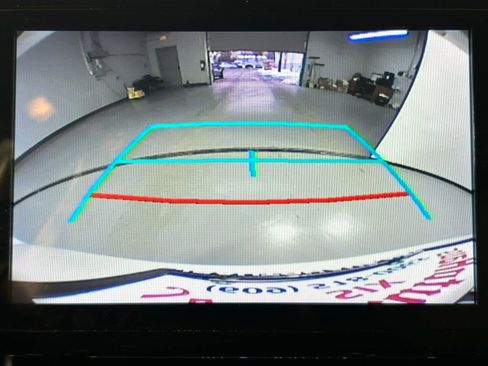 Used 2021 Toyota Sienna XLE image 21