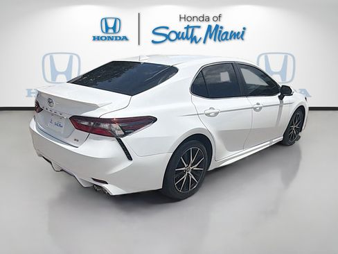 Used 2022 Toyota Camry SE w/ Convenience Package FWD image 7