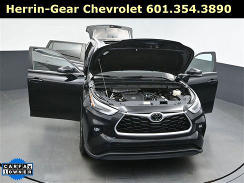 Used 2023 Toyota Highlander XLE image 57